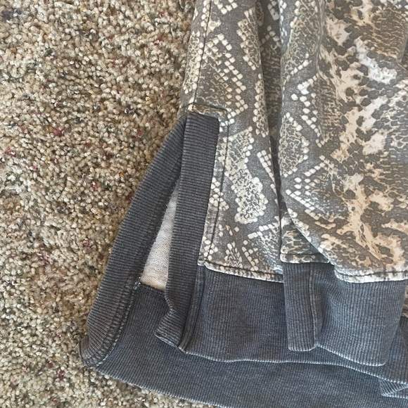 Sweatshirt - Picture 4 of 4